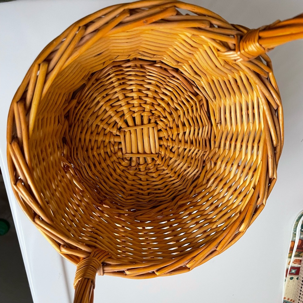 Small straw basket